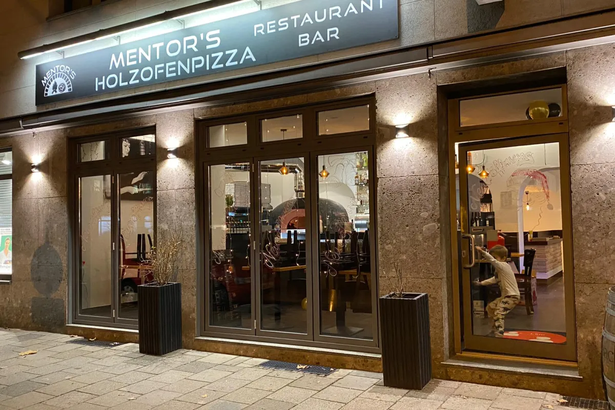 Mentor's Holzofenpizza Restaurant Bar image