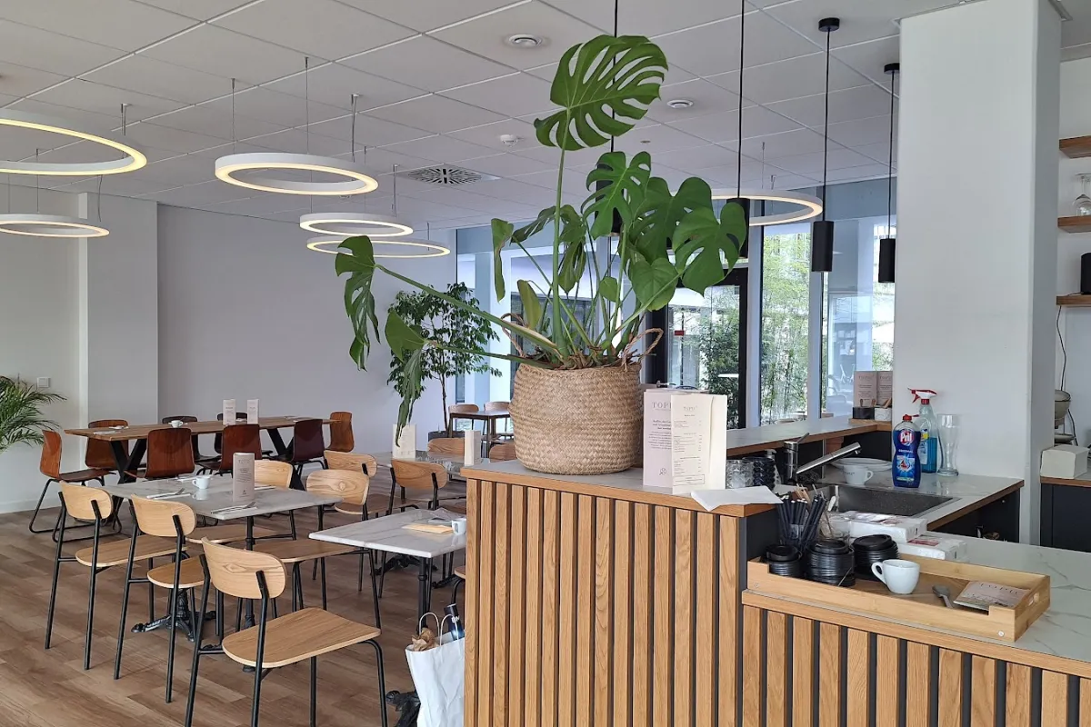 TOPIC M CAFÉ image